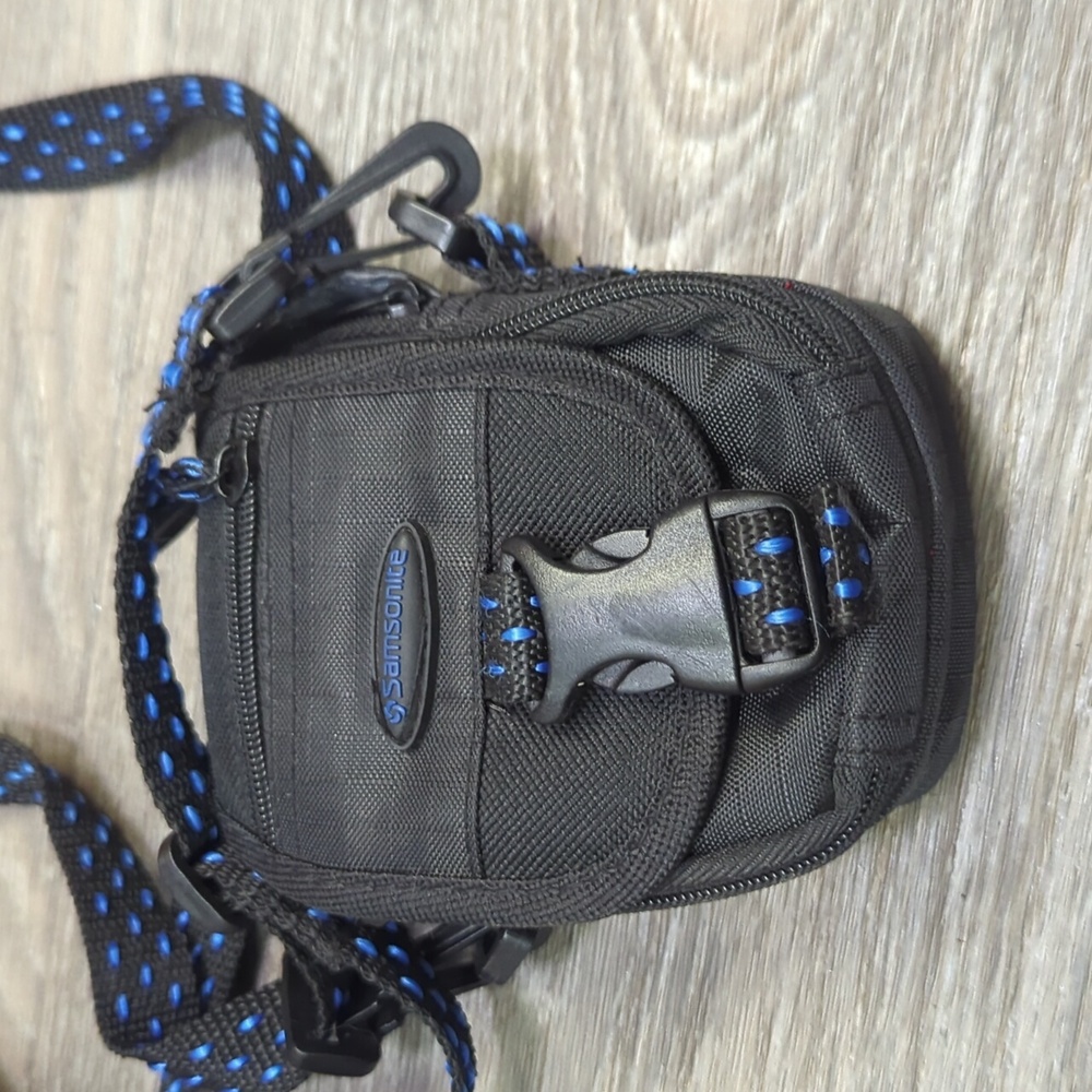 Euc Samsonite Camera Case With Strap - image 3